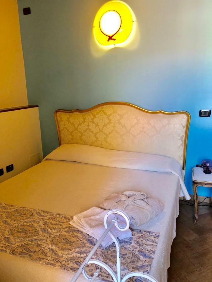 Delicious Santa Croce Apartment Lucca Bagian luar foto